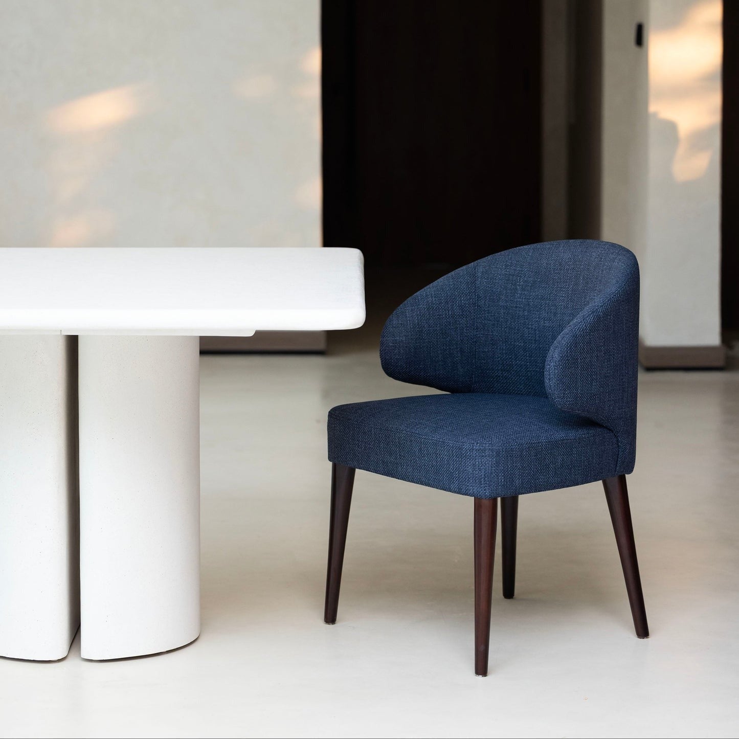 Where to Buy the Best Dining Chairs in Dubai (2026 Guide) - Antarria