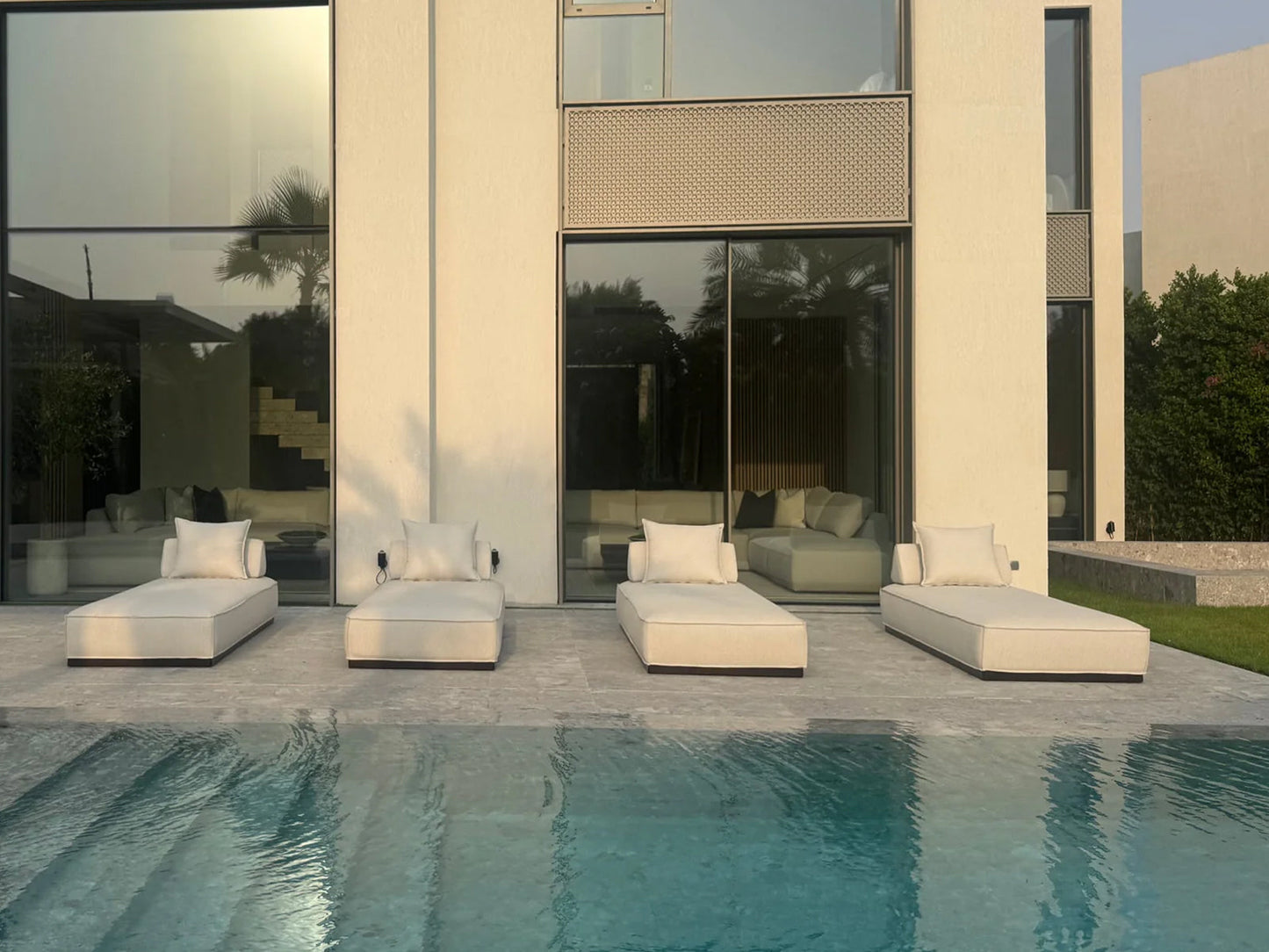 How to Choose the Best Sun Loungers for Your Home in Dubai | Antarria 