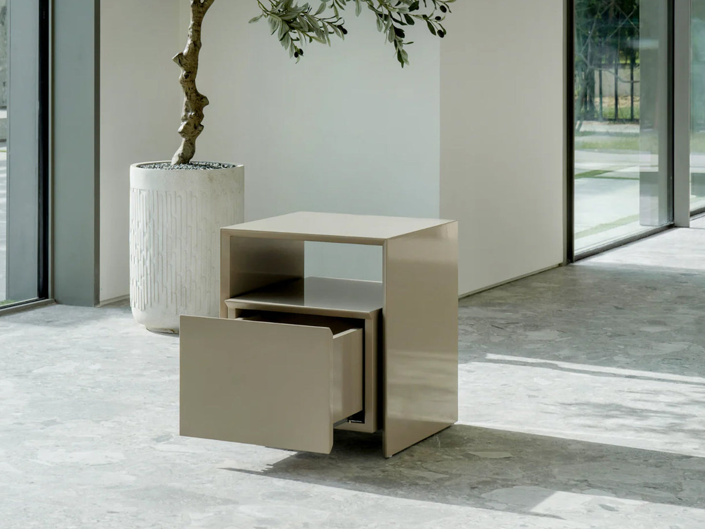How to Choose the Right Bedside Table for a Modern Bedroom | Antarria 