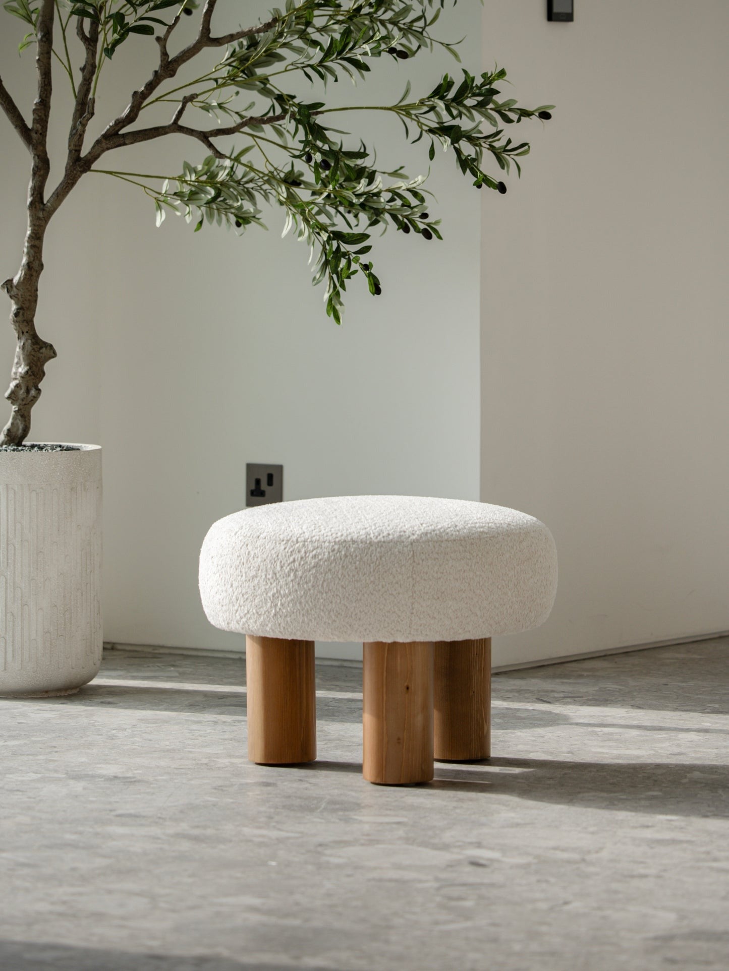 6 Best Stores for Poufs in Dubai - Antarria
